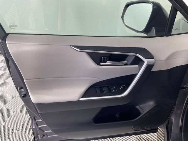 Used 2021 Toyota RAV4 XLE w/ Convenience Package FWD image 15
