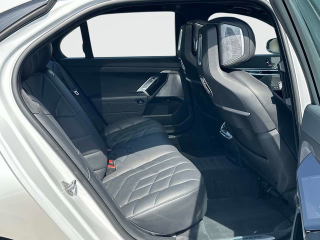 Used 2024 BMW 760i xDrive w/ Premium Package 2 image 20