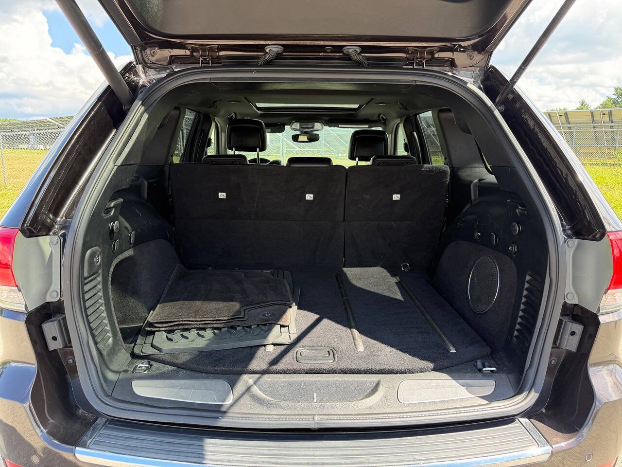 Used 2017 Jeep Grand Cherokee Limited w/ Luxury Group II AWD/4WD image 13
