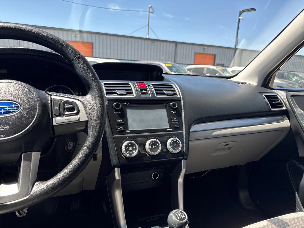 Used 2017 Subaru Forester 2.5i AWD/4WD image 16