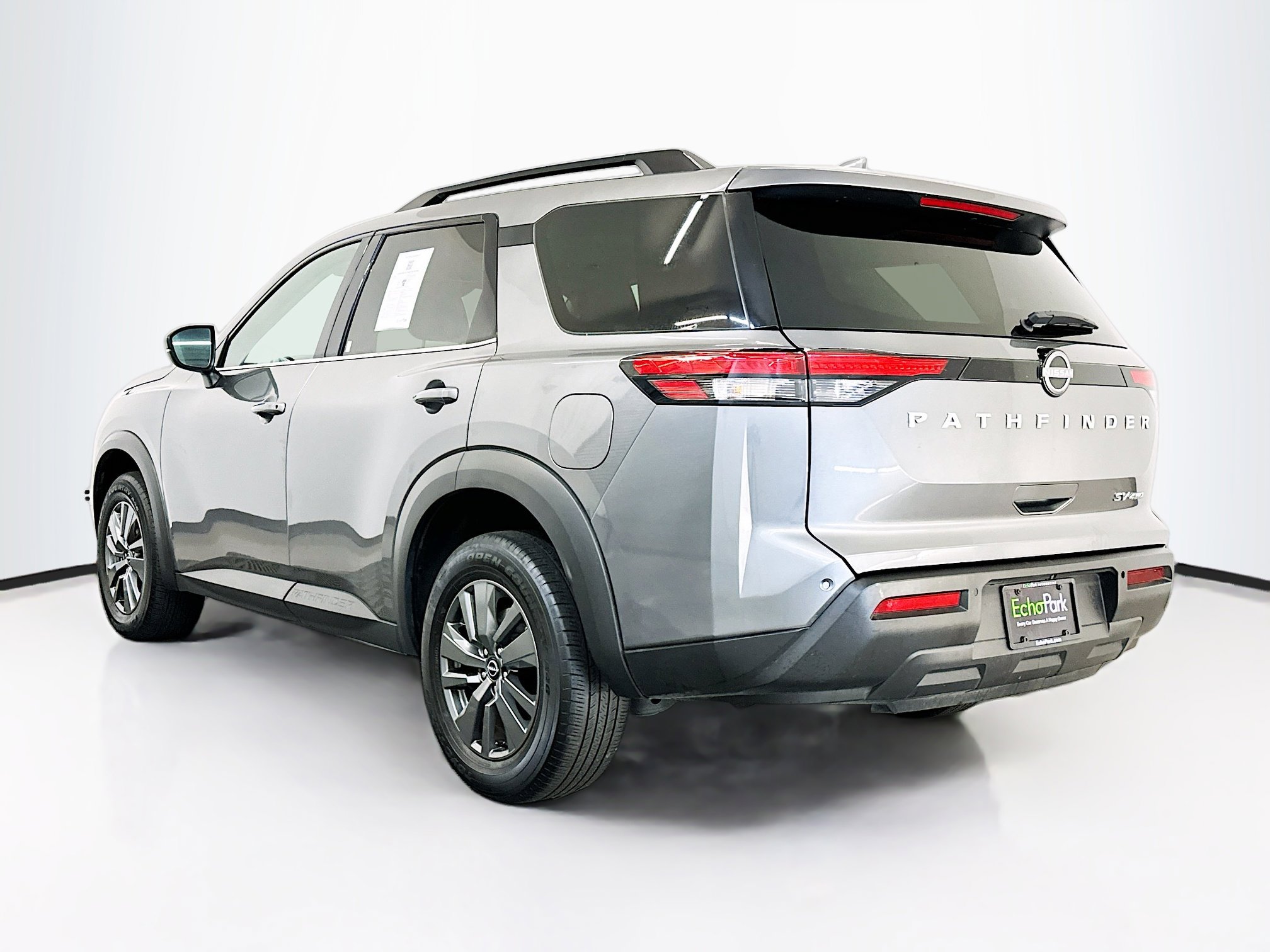 Used 2024 Nissan Pathfinder SV image 5