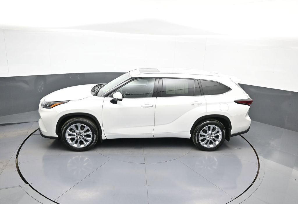 Used 2024 Toyota Highlander Limited AWD/4WD image 43