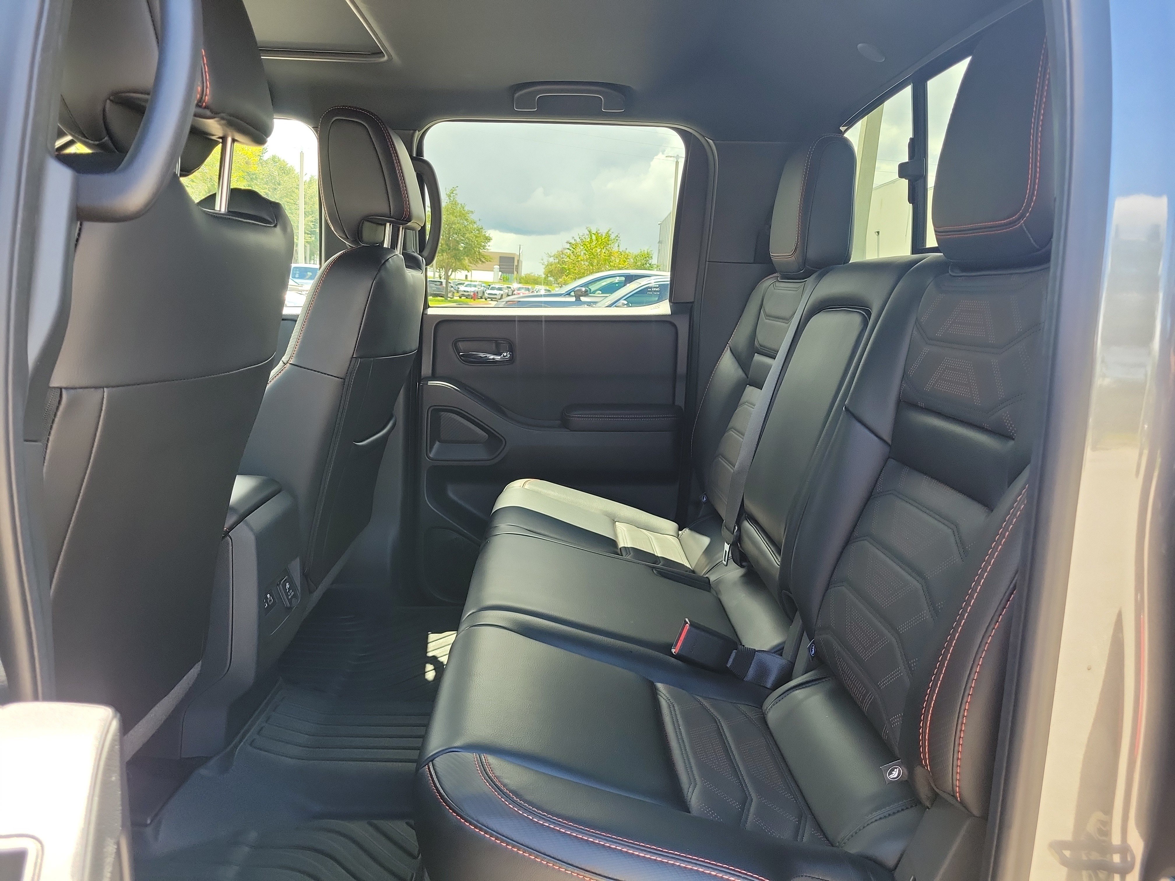 Certified 2025 Nissan Frontier PRO-4X w/ Pro Premium Package AWD/4WD image 17
