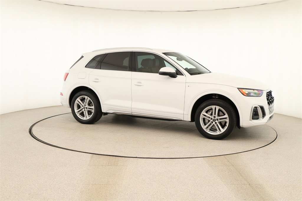 Used 2024 Audi Q5 e Premium w/ Convenience Package image 9