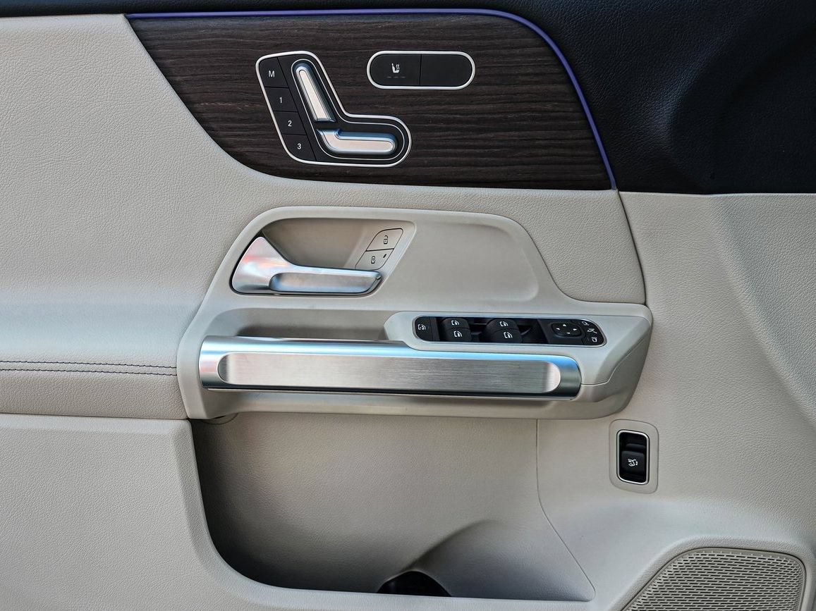 New 2026 Mercedes-Benz GLB 250 4MATIC image 12