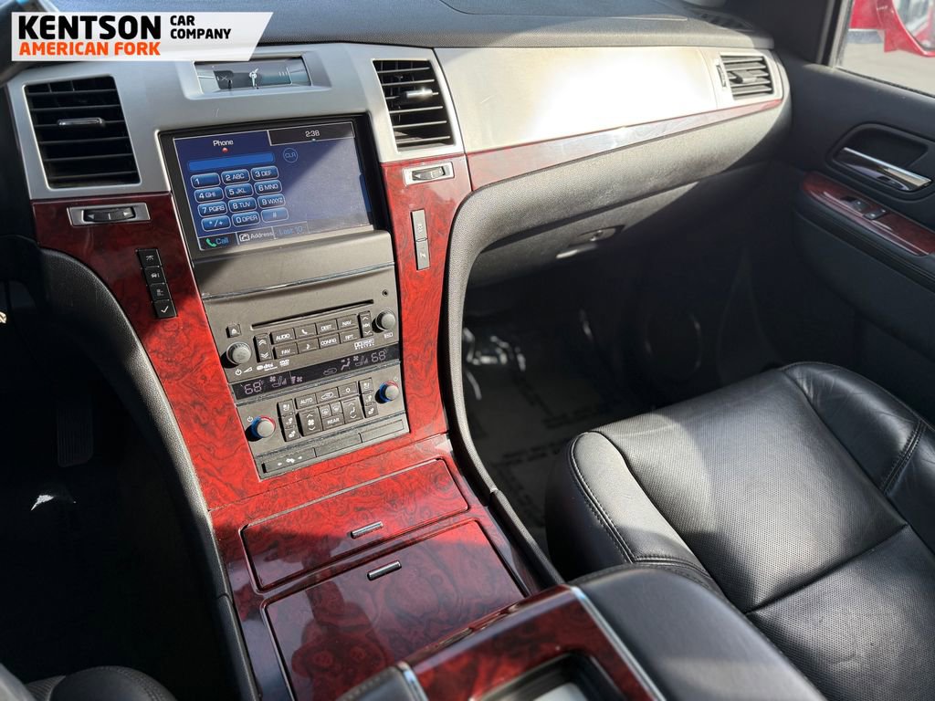 Used 2014 Cadillac Escalade Luxury image 27