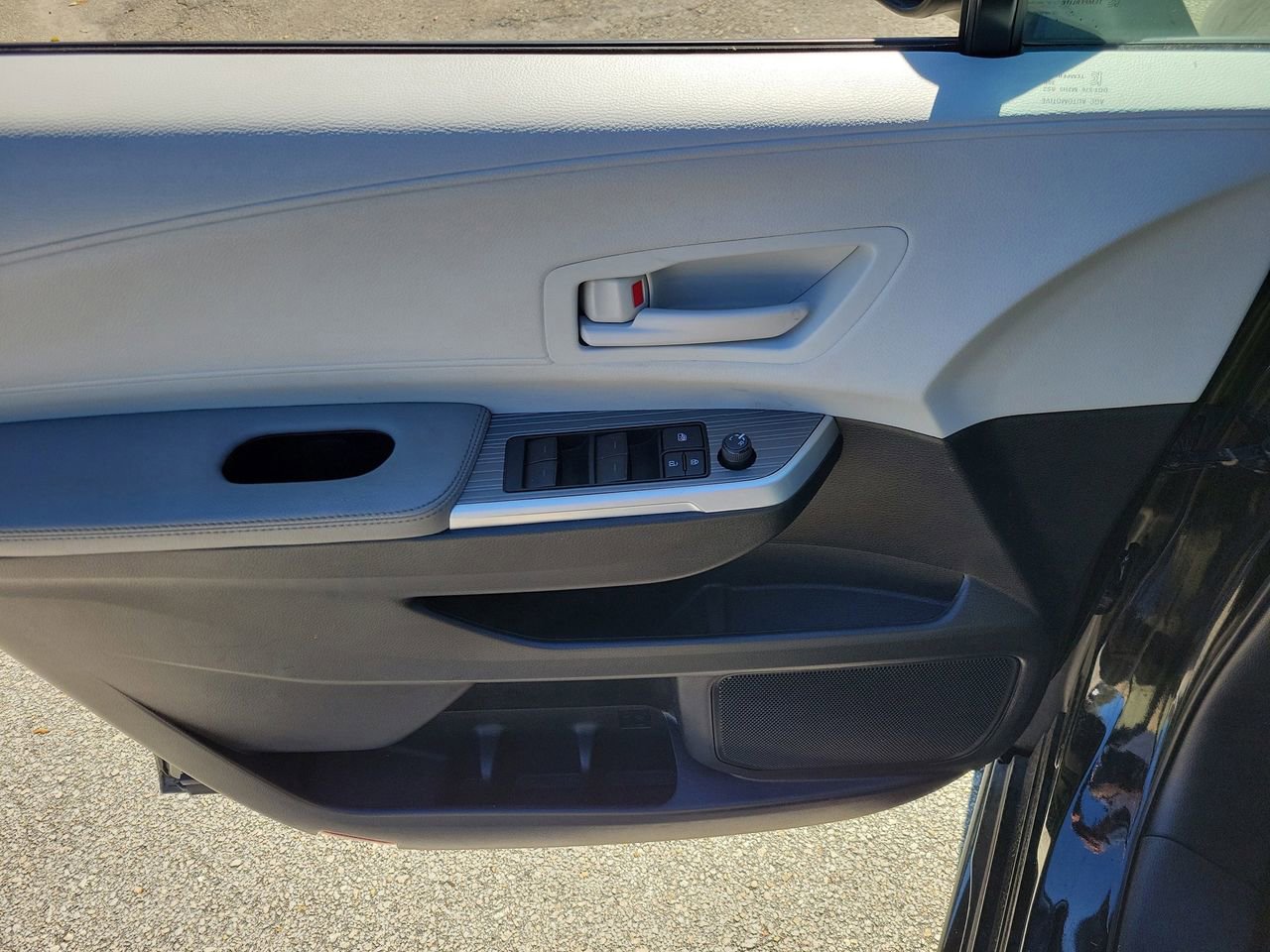 Used 2025 Toyota Sienna LE image 13