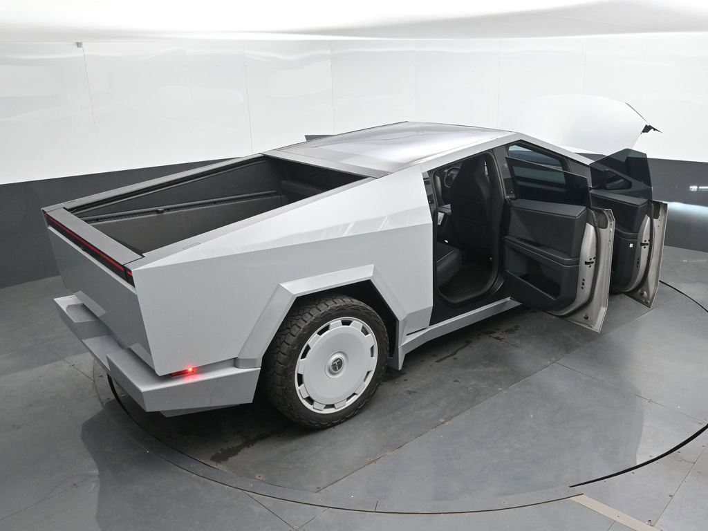 Used 2024 Tesla Cybertruck AWD Crew Cab image 48