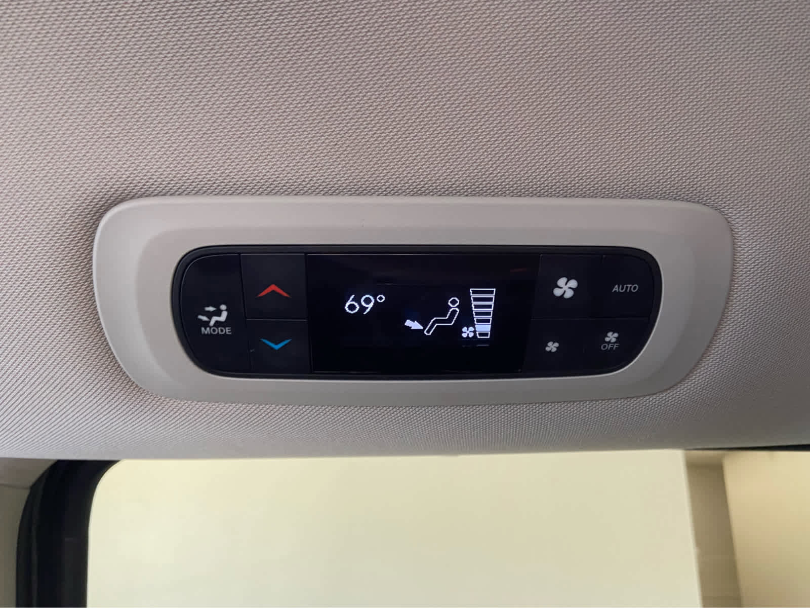 Used 2023 Chrysler Pacifica Touring-L image 18