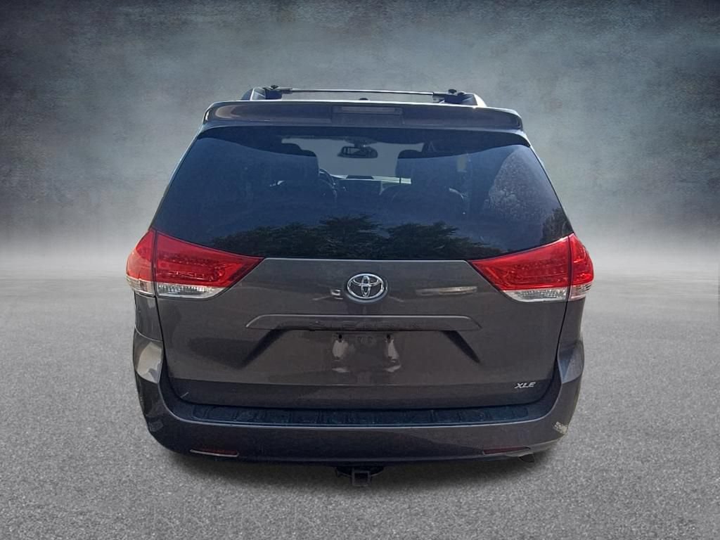 Used 2014 Toyota Sienna XLE FWD image 7