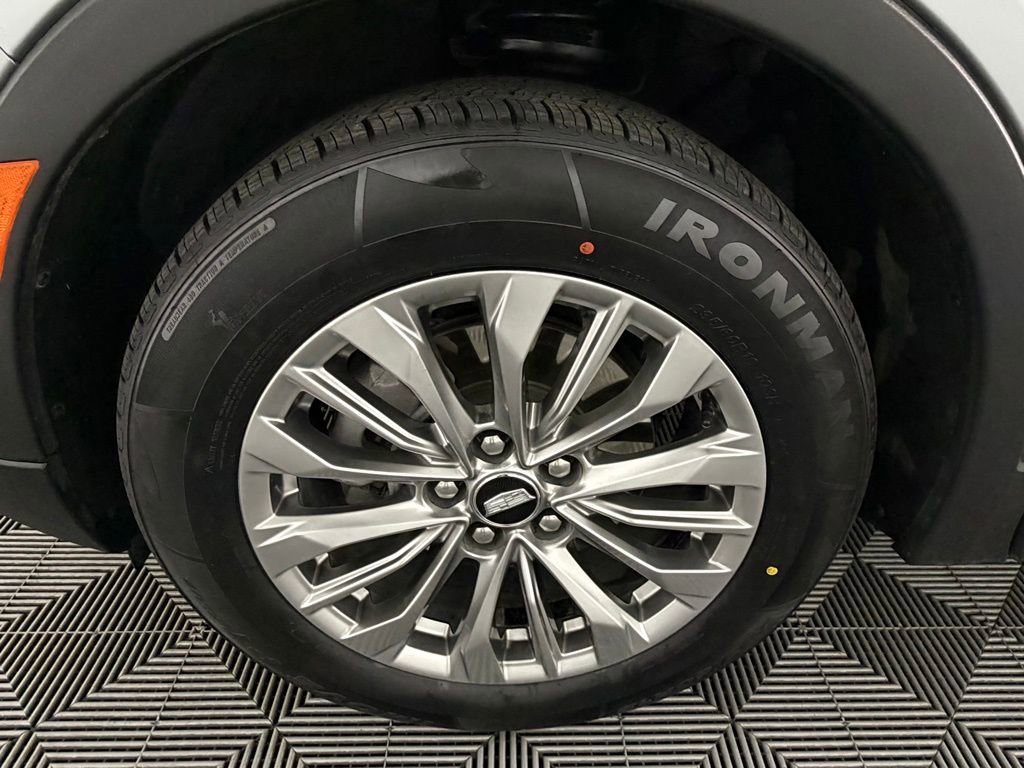 Used 2024 Cadillac XT4 Premium Luxury image 12