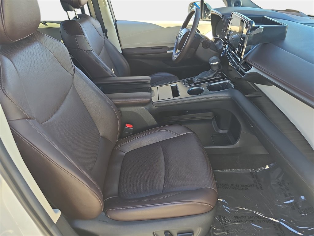 Used 2022 Toyota Sienna Platinum image 12