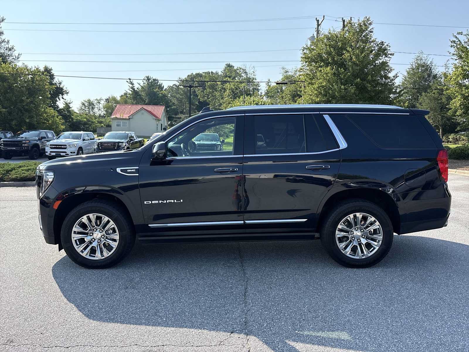 Used 2023 GMC Yukon Denali AWD/4WD image 9