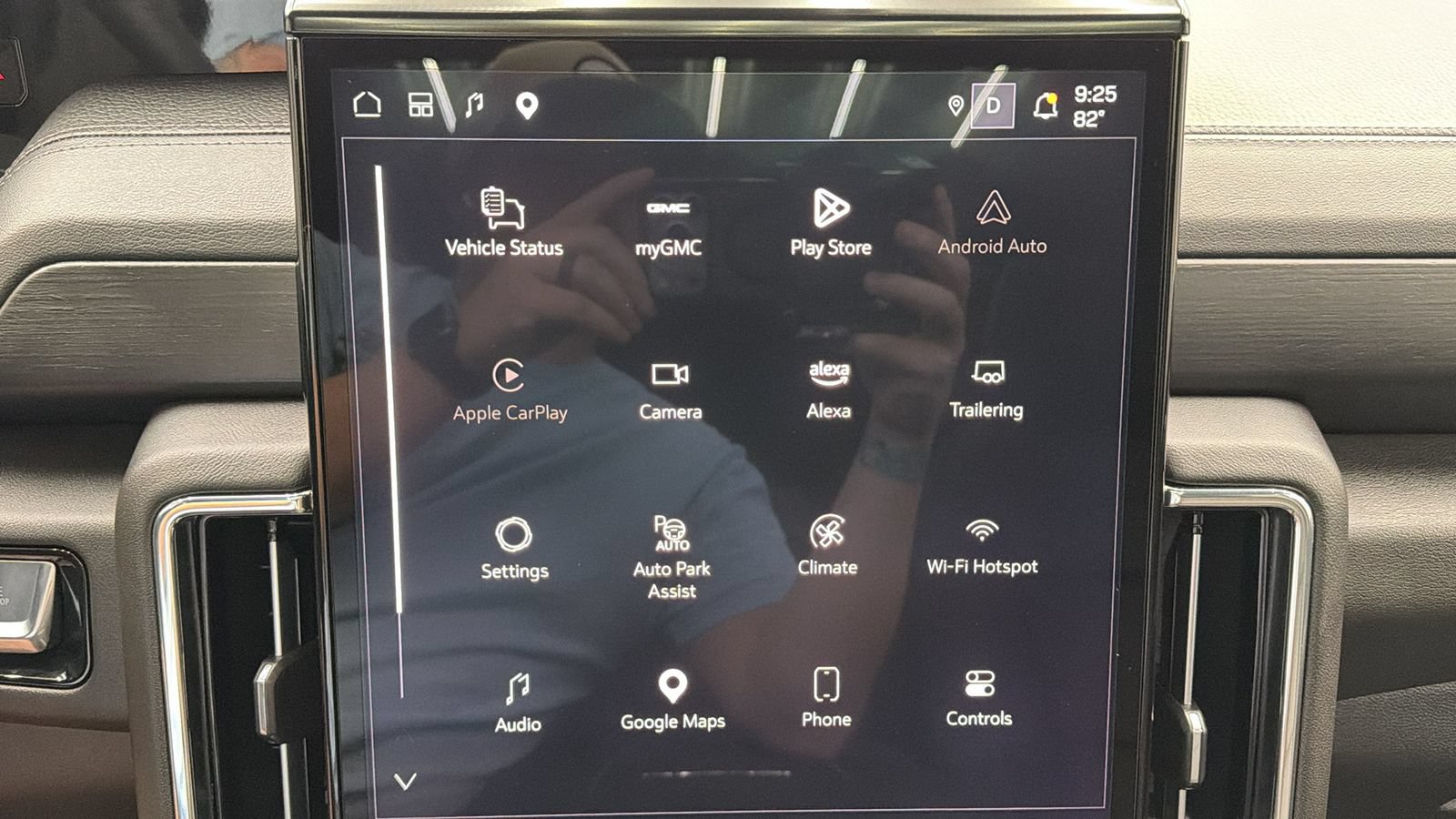 Used 2025 GMC Yukon XL Denali w/ Sun & Power Step Package AWD/4WD image 19