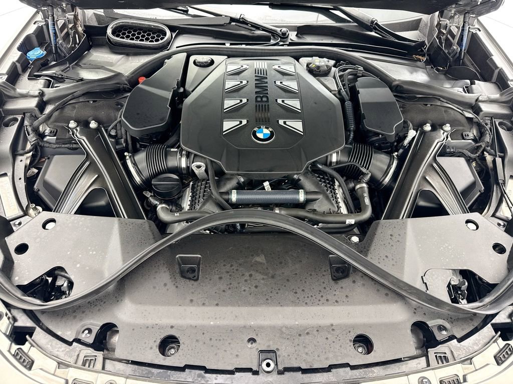 Used 2023 BMW 760i xDrive AWD/4WD image 28