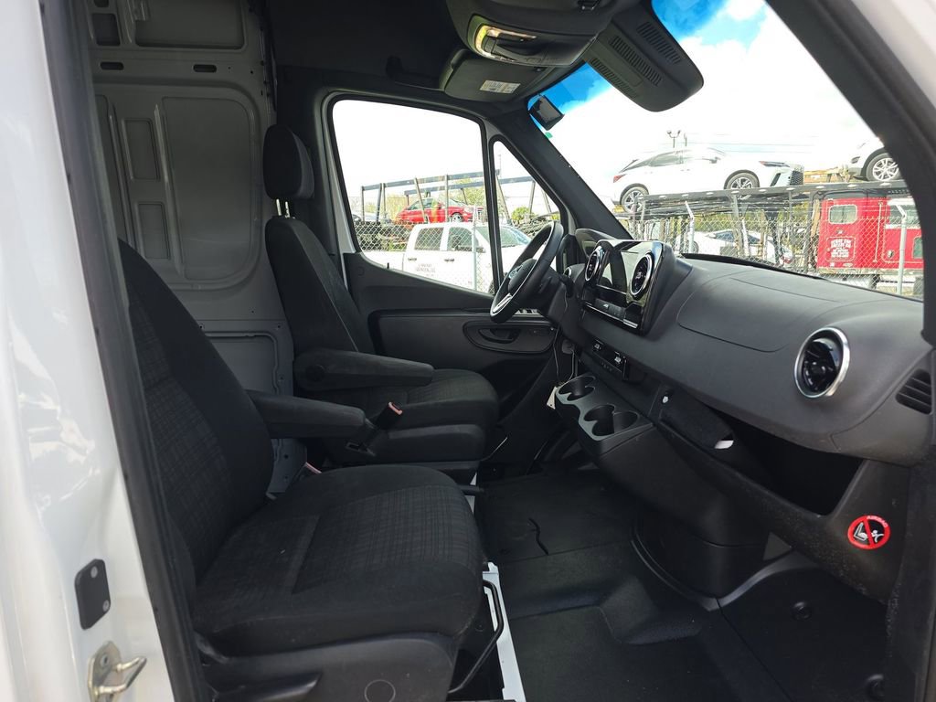 Used 2024 Mercedes-Benz Sprinter 2500 image 12