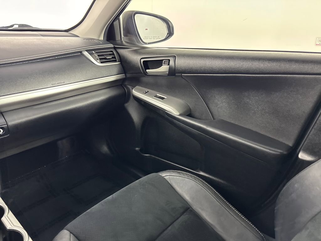 Used 2012 Toyota Camry SE w/ Leather Pkg image 31
