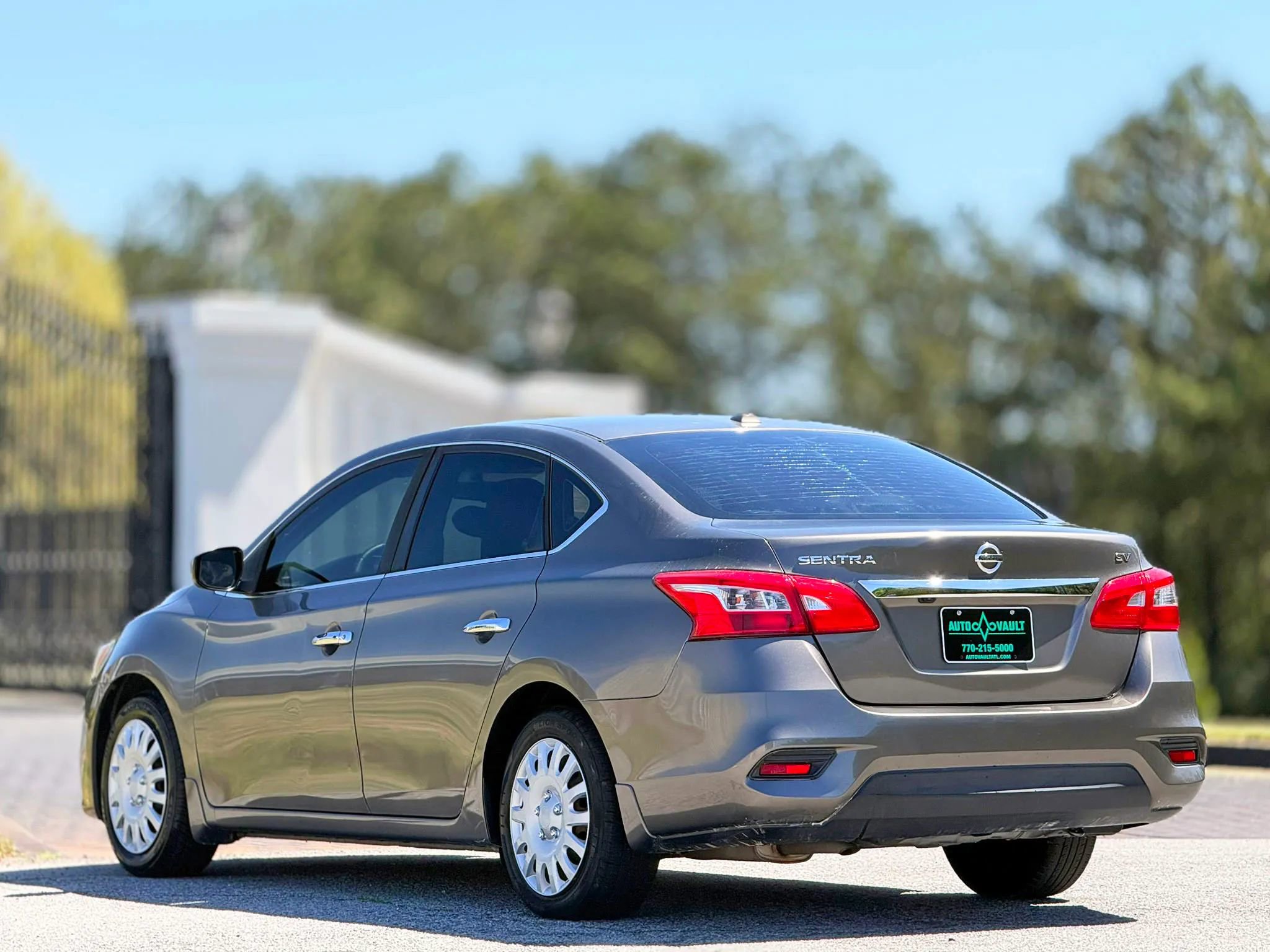 Used 2016 Nissan Sentra SV image 9