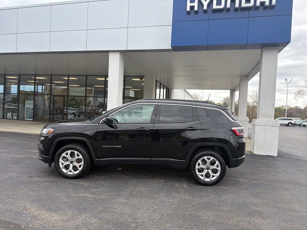 Used 2025 Jeep Compass Latitude image 8