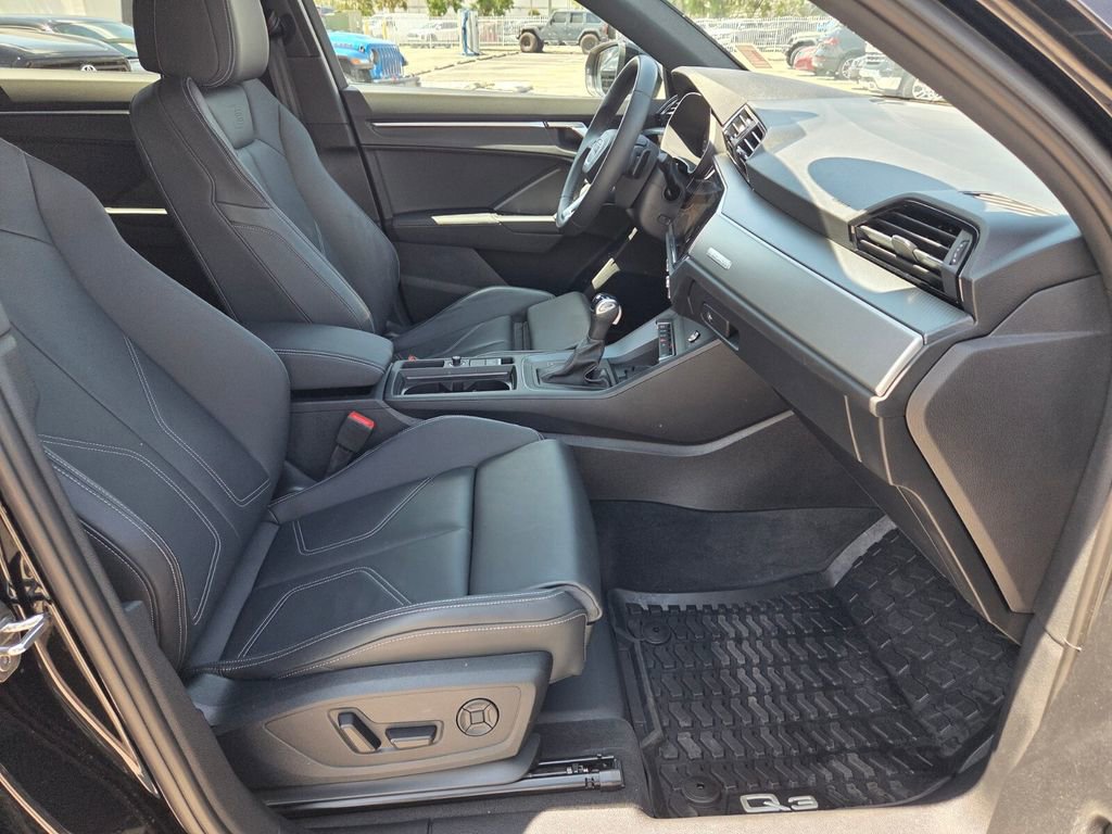 Used 2024 Audi Q3 2.0T Premium Plus w/ Premium Plus Package AWD/4WD image 17