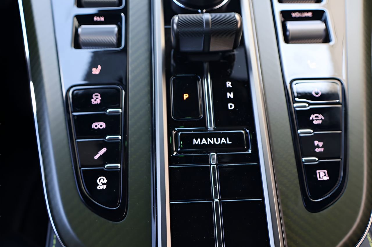 Used 2026 Aston Martin V8 Vantage Coupe image 24