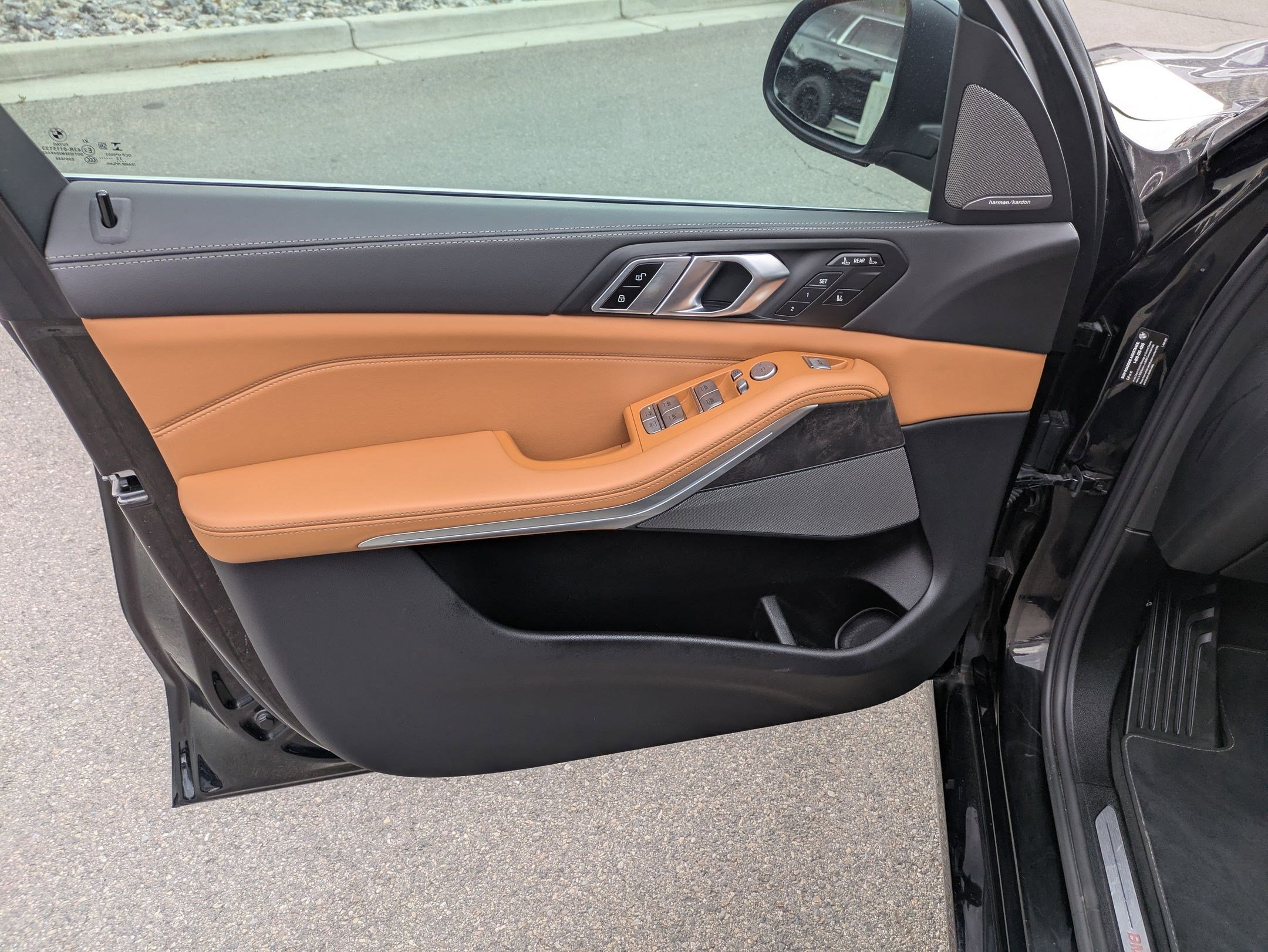 Used 2023 BMW X7 xDrive40i w/ Premium Package image 12