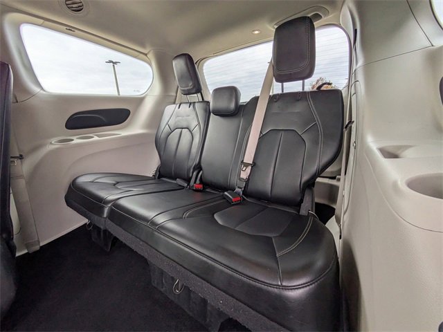 Certified 2024 Chrysler Pacifica Select image 16