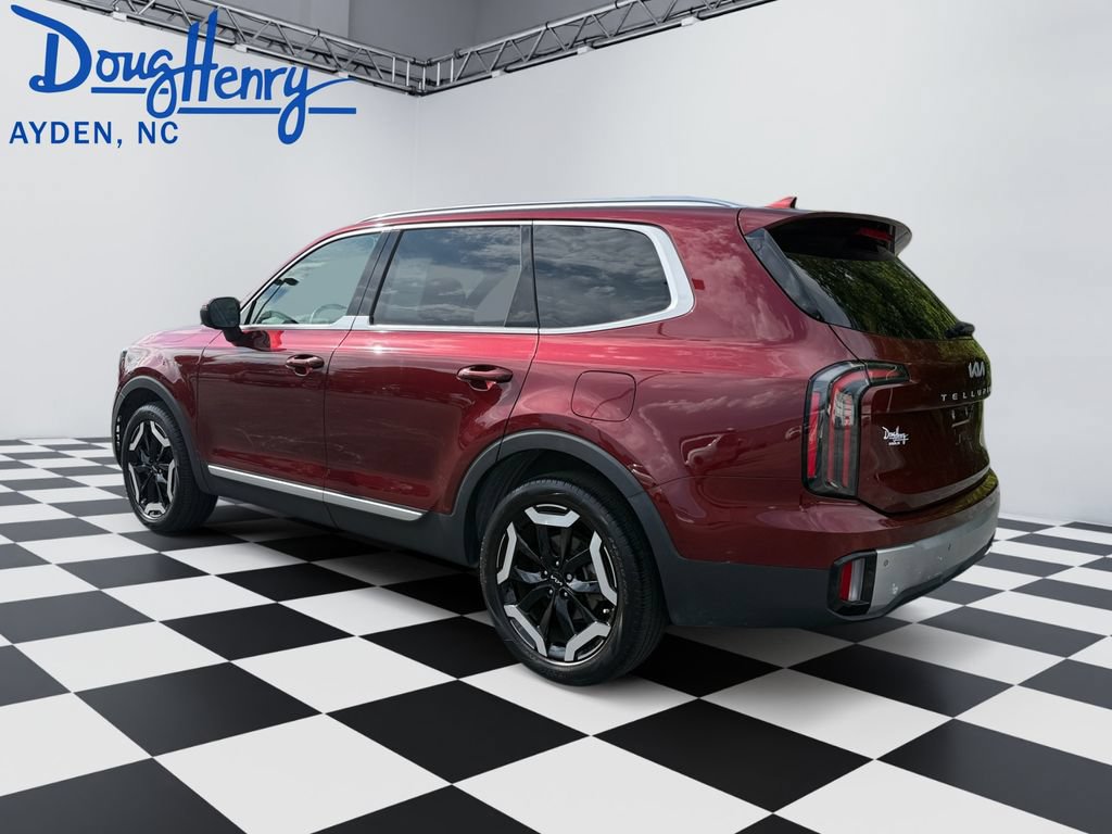 Used 2023 Kia Telluride EX w/ EX Captain's Chair Package FWD image 3