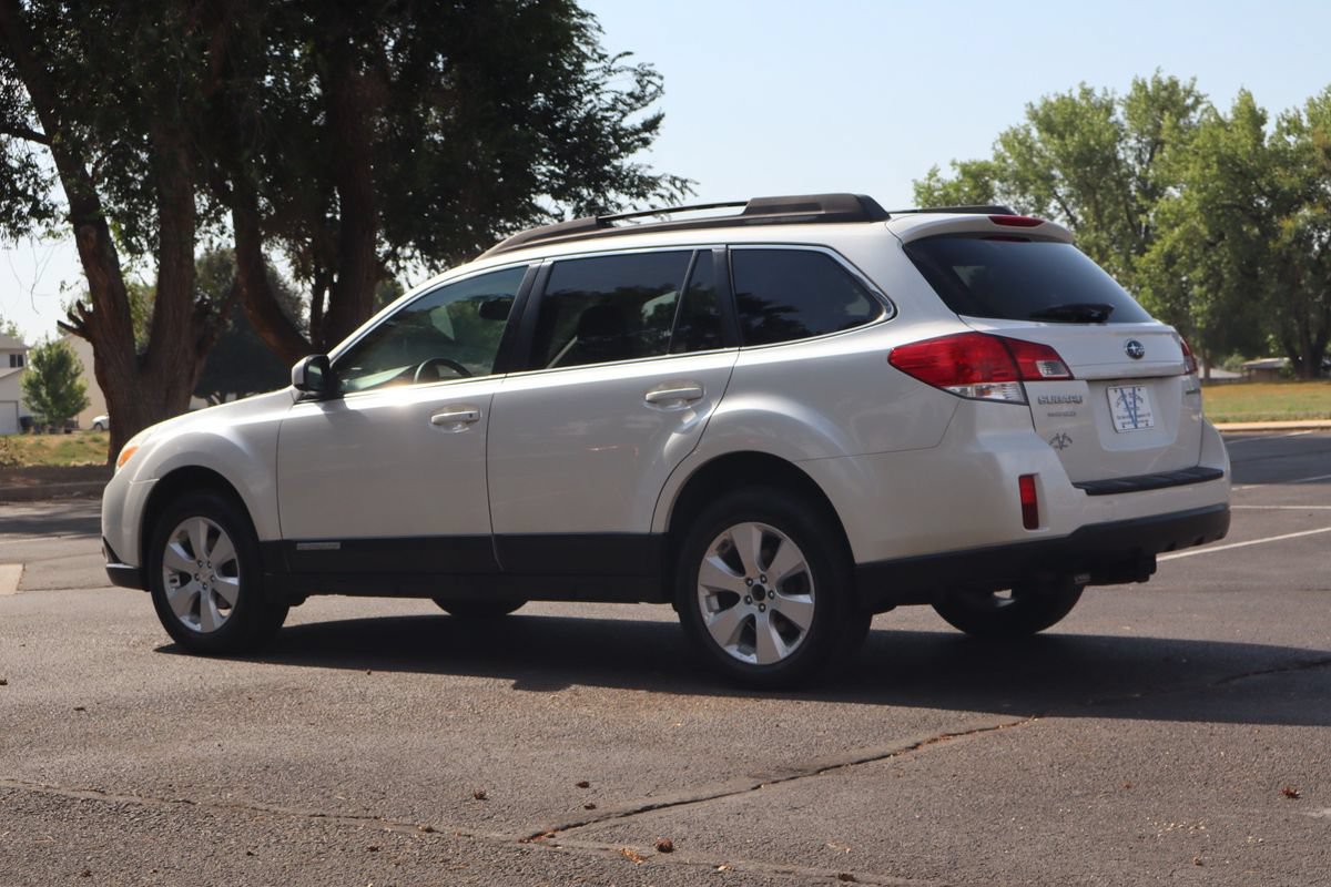 Used 2010 Subaru Outback 2.5i Premium AWD/4WD image 7