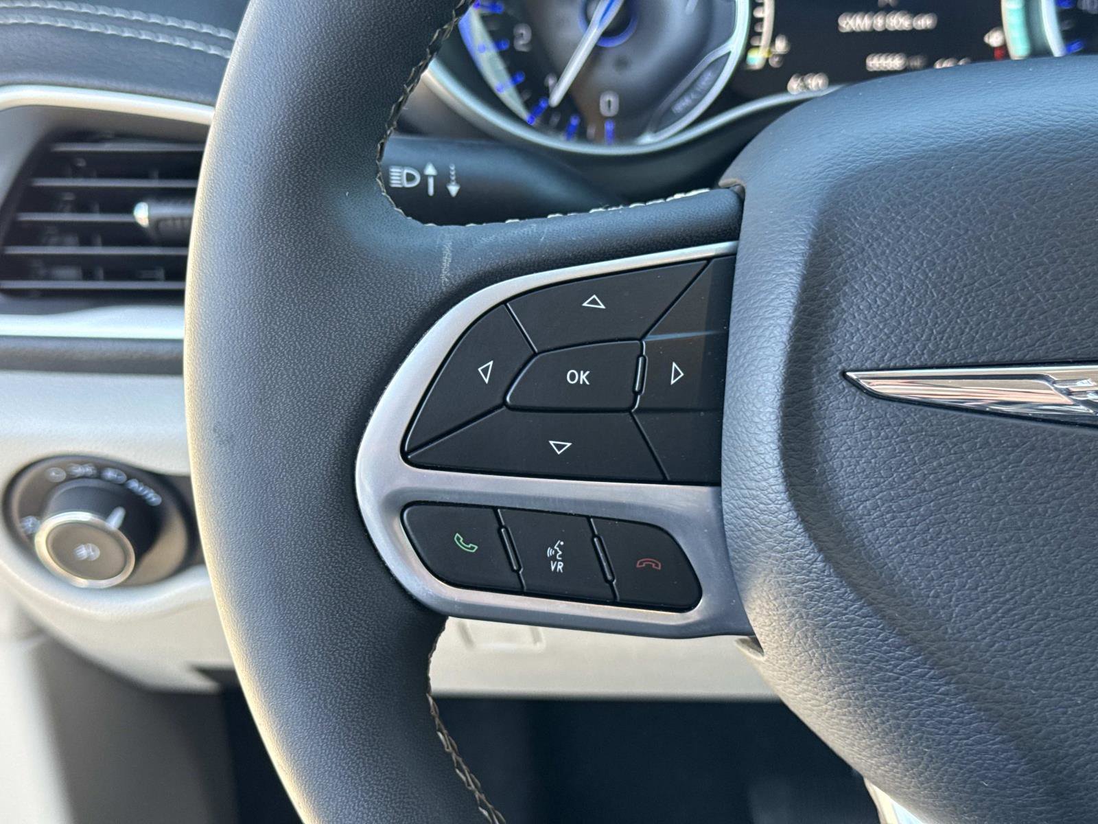 Certified 2022 Chrysler Pacifica Touring-L image 31