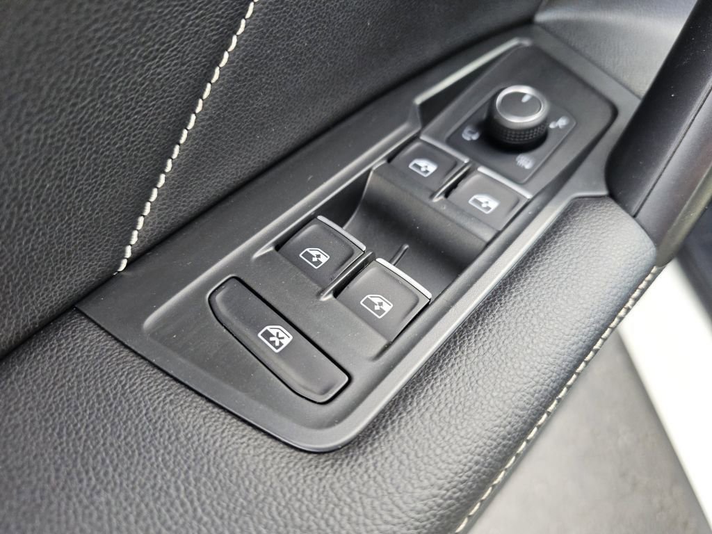 Used 2022 Volkswagen Tiguan SEL R-Line image 30