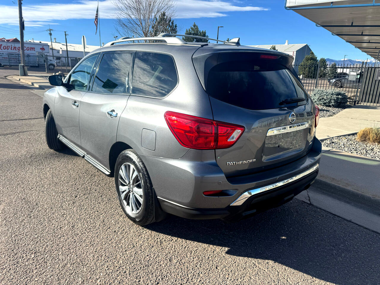 Used 2019 Nissan Pathfinder S image 3