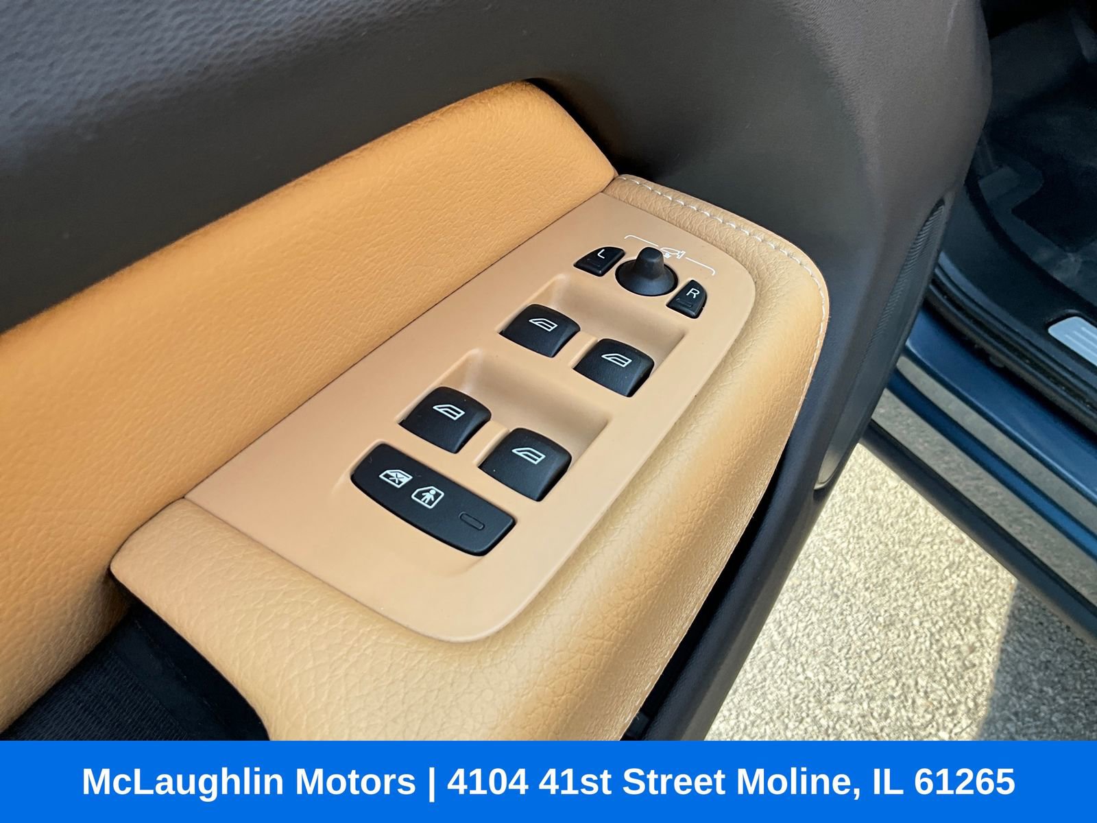 Used 2018 Volvo XC60 T5 Momentum w/ Convenience Package image 23