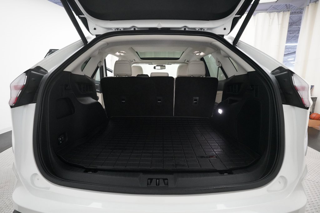 Used 2024 Ford Edge Titanium image 10