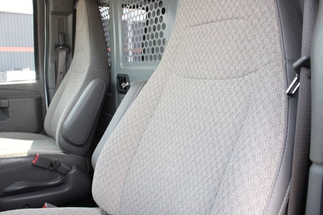 Used 2022 Chevrolet Express 2500 w/ Driver Convenience Package RWD image 3