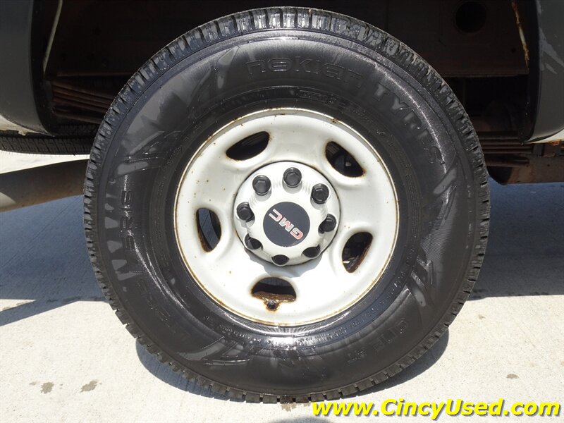 Used 2005 GMC Sierra 2500 W/T w/ Snow Plow Prep Package AWD/4WD image 27