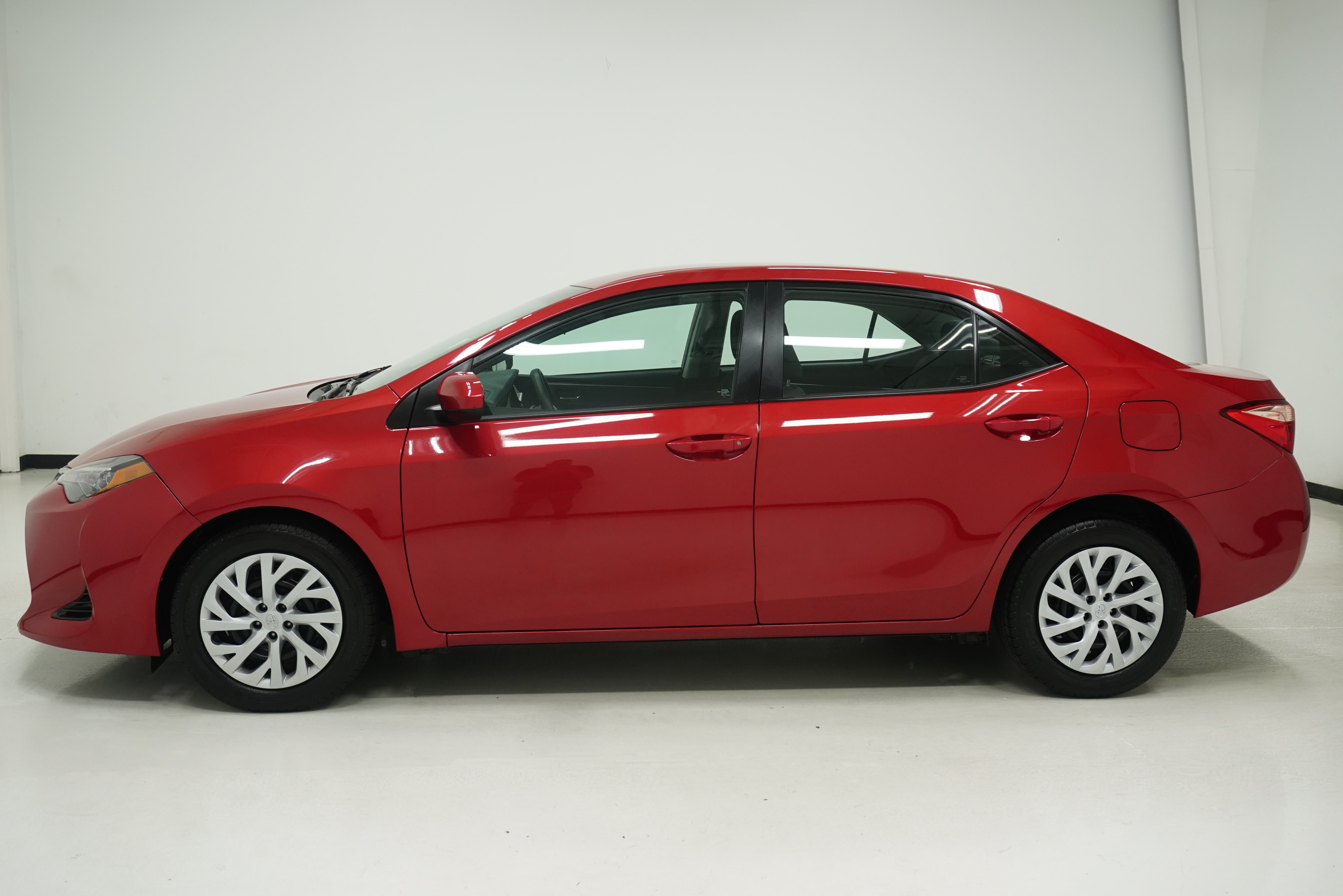 Used 2017 Toyota Corolla LE FWD image 7