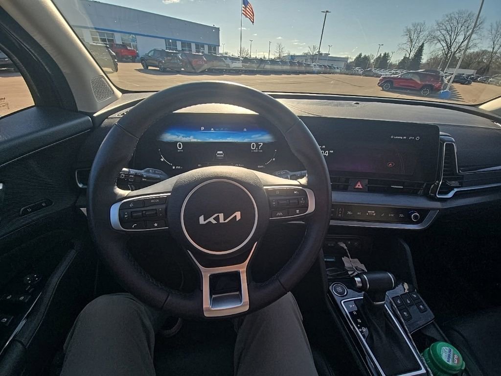Used 2025 Kia Sportage SX image 16