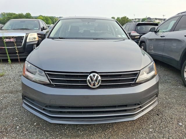 Used 2017 Volkswagen Jetta SE FWD image 2