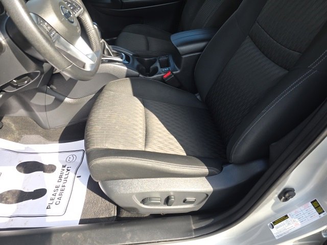 Used 2019 Nissan Rogue SV image 15