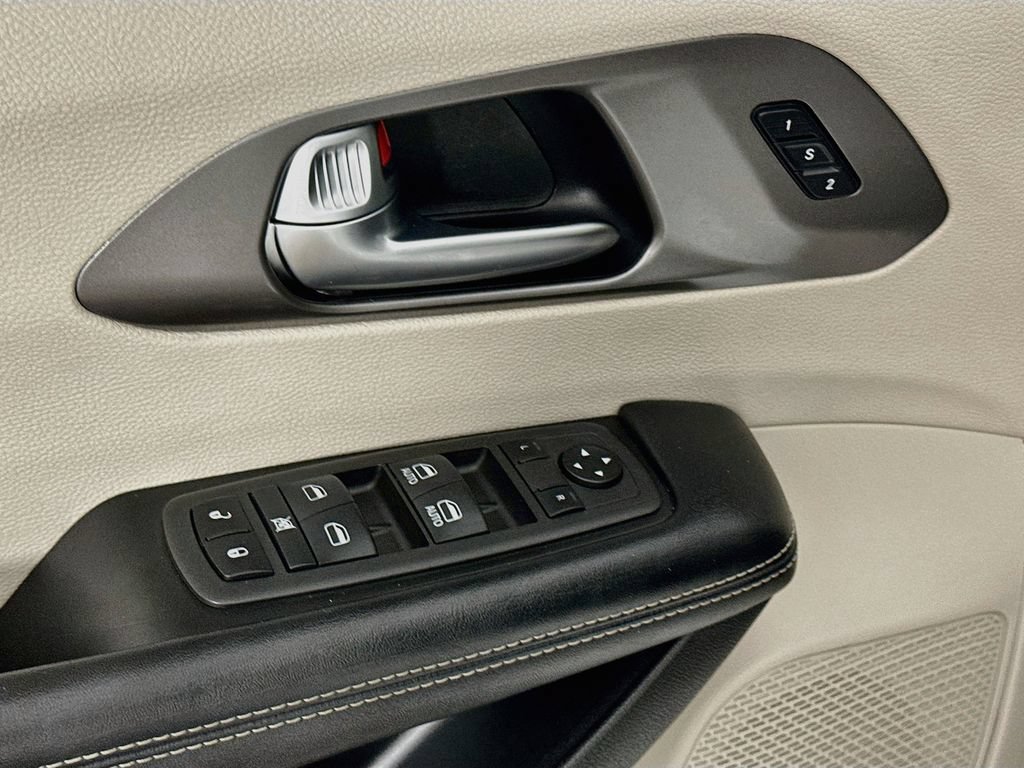 Certified 2022 Chrysler Pacifica Touring-L FWD image 23
