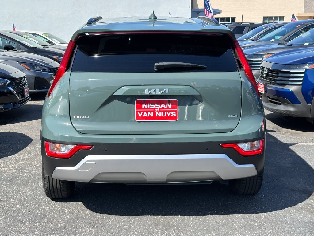 Used 2024 Kia Niro EX FWD image 3