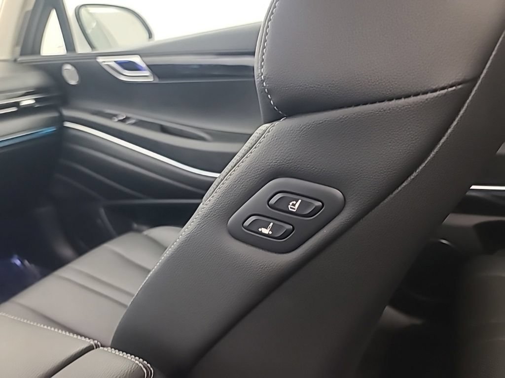 Used 2026 Genesis GV80 2.5T AWD/4WD image 21