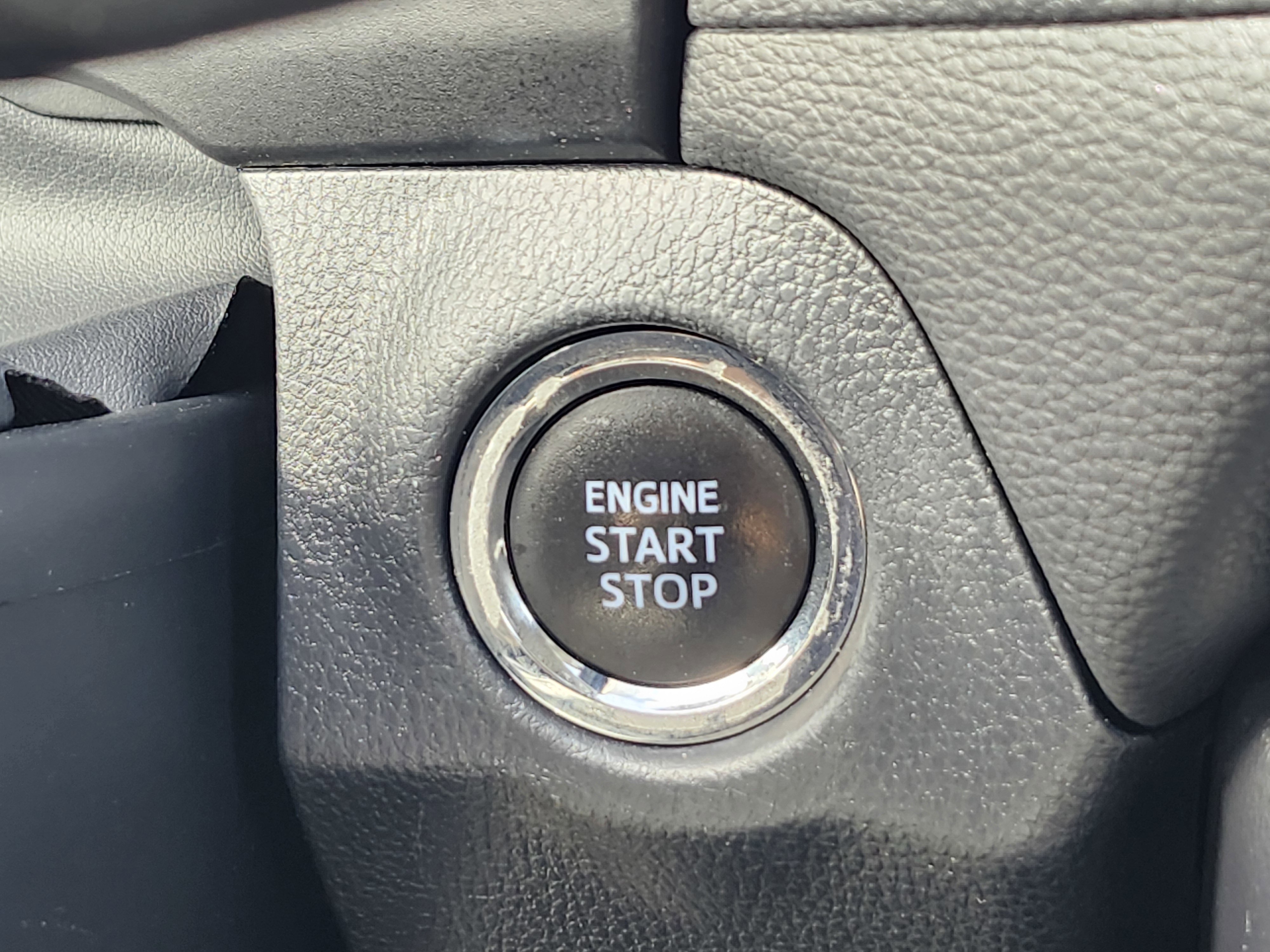 Used 2020 Toyota RAV4 XLE image 27