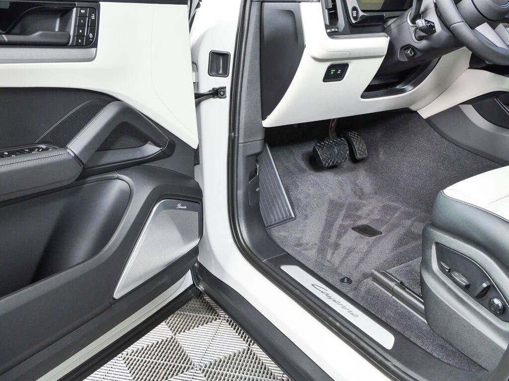 New 2026 Porsche Cayenne AWD/4WD image 8