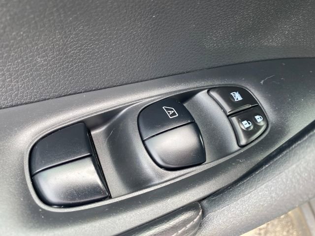 Used 2020 Nissan Rogue S image 15