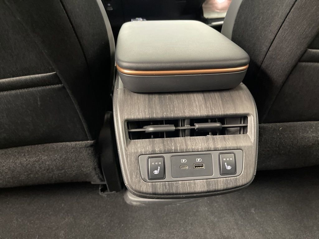 Used 2023 Nissan Ariya AWD image 24