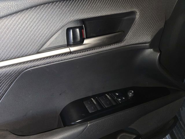 Used 2025 Toyota Camry SE image 13