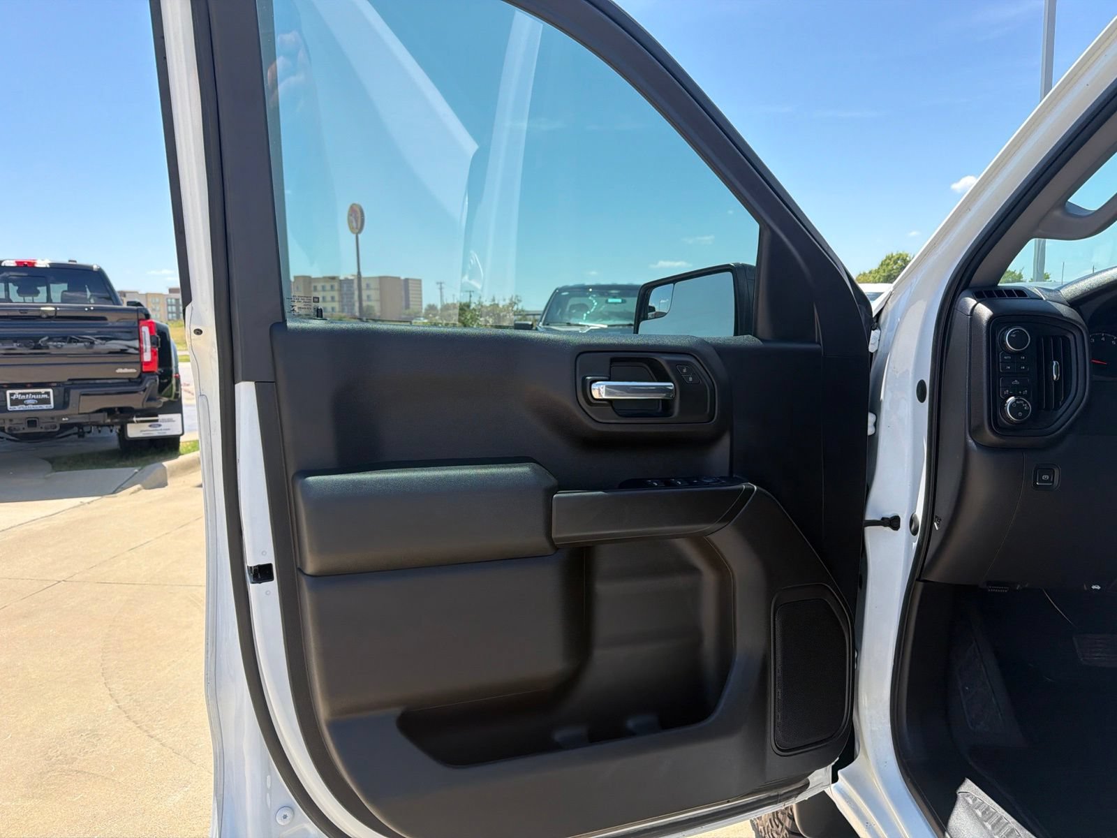 Used 2022 Chevrolet Silverado 1500 Custom Trail Boss AWD/4WD image 15