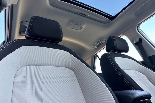 Used 2025 Hyundai Venue SEL FWD image 20
